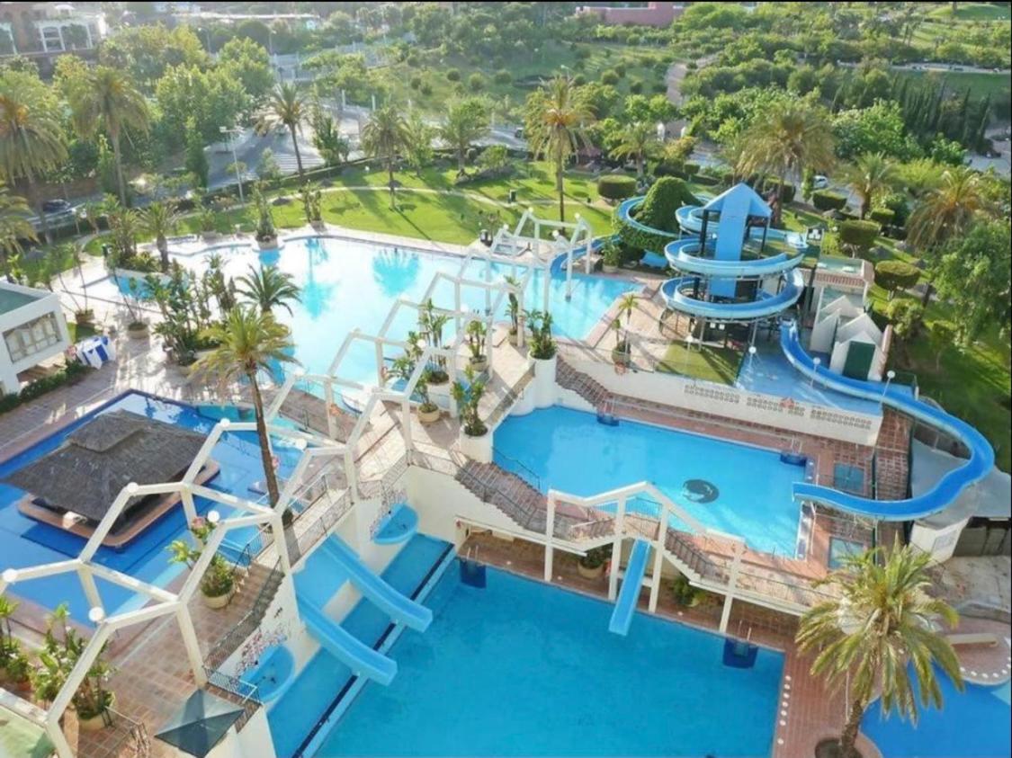 Benalbeach Complex 贝纳尔马德纳 外观 照片